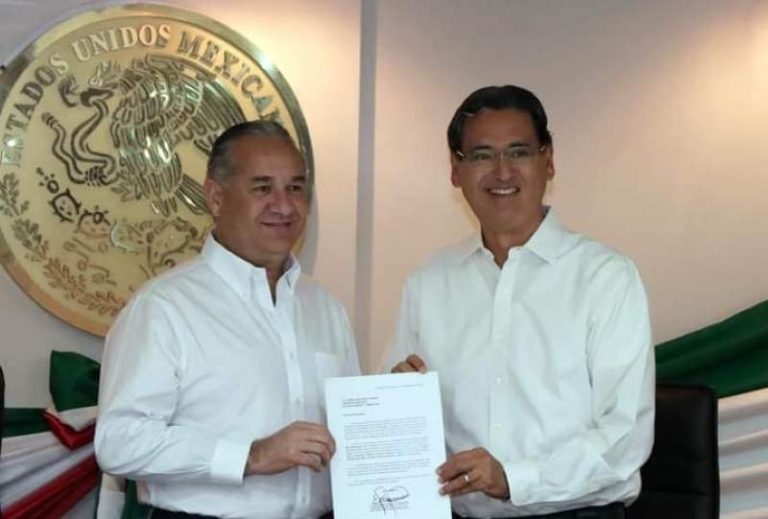 Denuncia Erasmo presuntas irregularidades de su antecesor Adrián Oseguera.