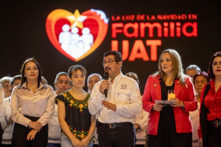 Celebra Familia UAT festival navideño en el Campus Victoria.
