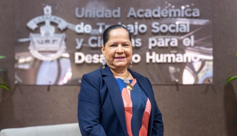 Colabora la UAT en iniciativa para incluir al trabajador social en la educación